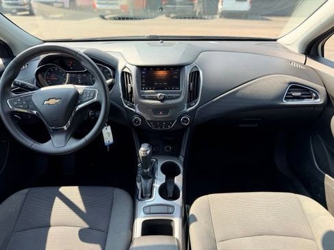 Used 2019 Chevrolet Cruze LT FWD image 17