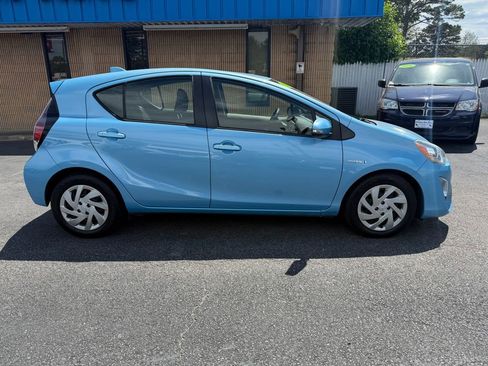 Used 2015 Toyota Prius C Two image 8