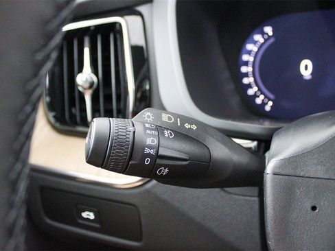 New 2026 Volvo XC60 B5 Plus w/ Protection Package Premier image 47