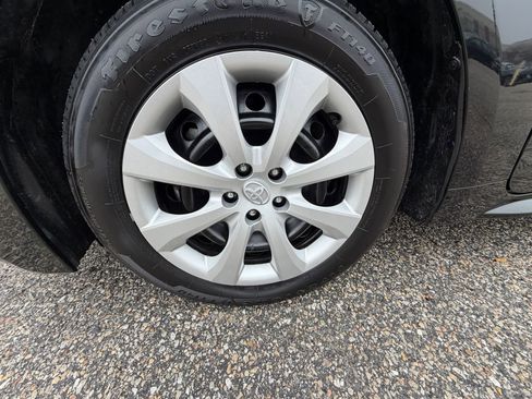 Used 2025 Toyota Corolla LE image 29