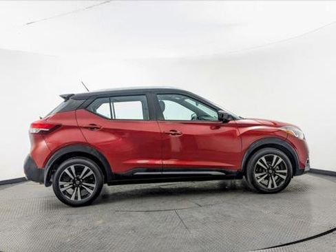 Used 2019 Nissan Kicks SR w/ SR Premium Package image 10