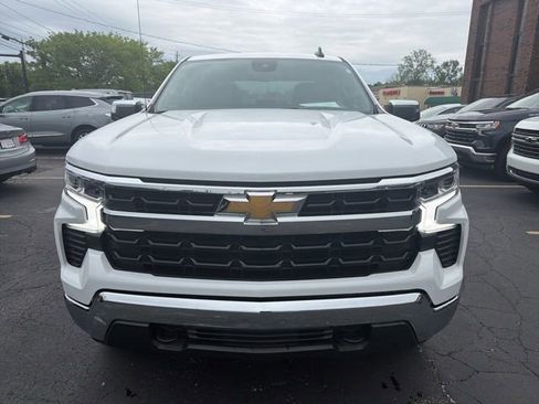Used 2024 Chevrolet Silverado 1500 LT AWD/4WD image 2