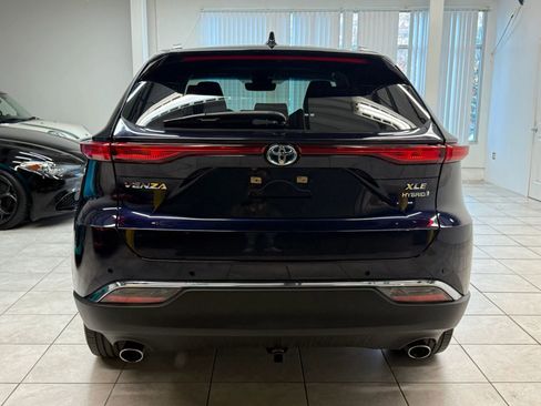 Used 2022 Toyota Venza XLE image 8