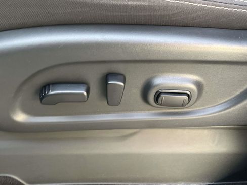 Used 2024 Nissan Titan SV w/ SV Convenience Package image 15