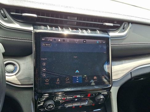 Used 2022 Jeep Grand Cherokee Limited AWD/4WD image 19
