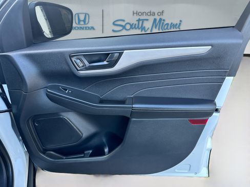 Used 2022 Ford Escape SE w/ SE Sport Appearance Package image 30