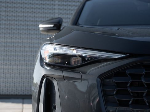 New 2025 Audi Q5 Premium Plus image 32