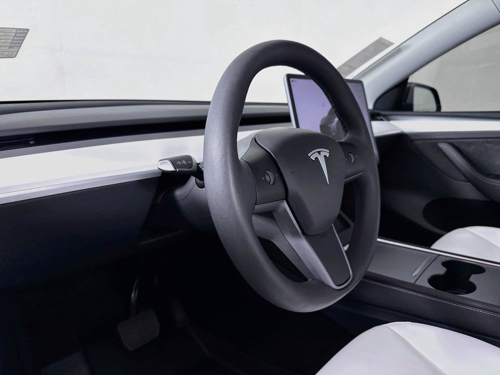 Used 2025 Tesla Model Y Long Range AWD/4WD image 4