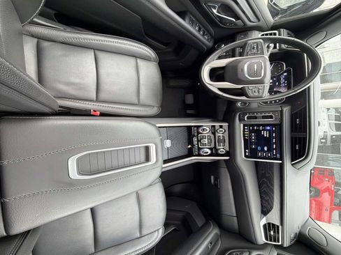 Used 2021 GMC Yukon XL Denali w/ Denali Premium Package image 22