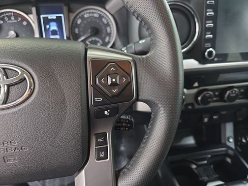 Certified 2021 Toyota Tacoma SR5 AWD/4WD image 18