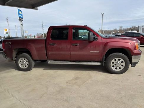 Used 2014 GMC Sierra 2500 SLE w/ SLE Preferred Package AWD/4WD image 4