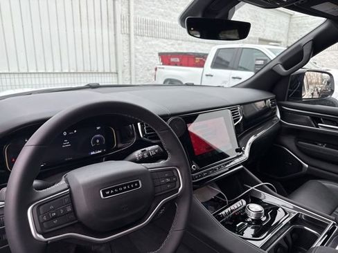 Used 2024 Jeep Wagoneer L 4WD w/ Premium Group I image 9