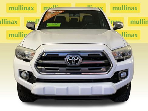 Used 2016 Toyota Tacoma Limited w/ Towing Package image 14