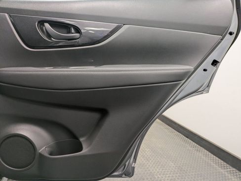 Used 2019 Nissan Rogue S image 25