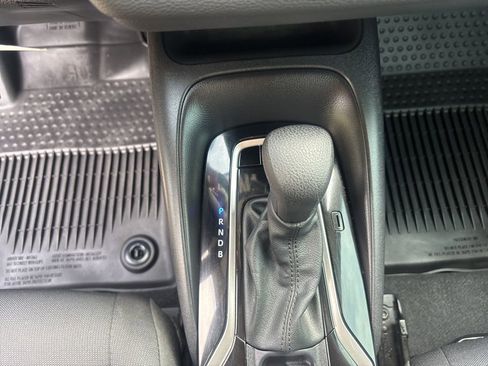 Used 2022 Toyota Corolla LE image 29