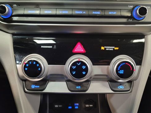 Used 2019 Hyundai Elantra SE image 15