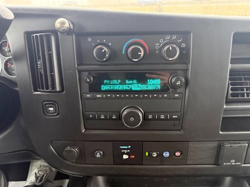 Used 2021 Chevrolet Express 3500 w/ Driver Convenience Package image 17