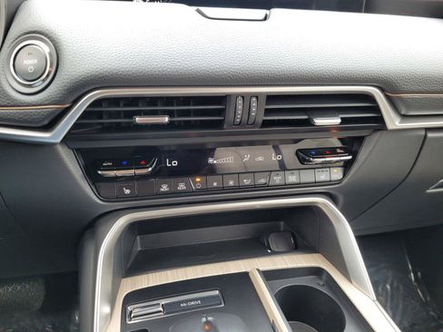 Used 2025 MAZDA CX-90 Plug-In Hybrid w/ Preferred AWD/4WD image 28