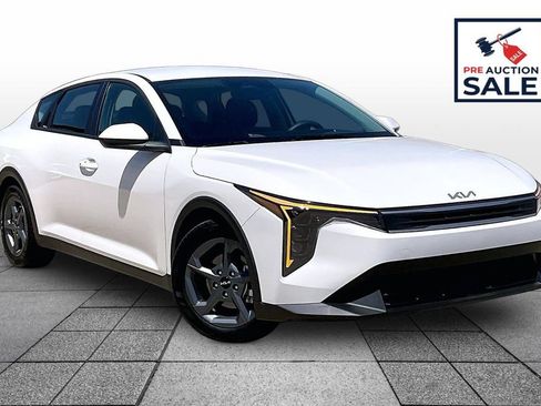 Used 2025 Kia K4 FWD image 2