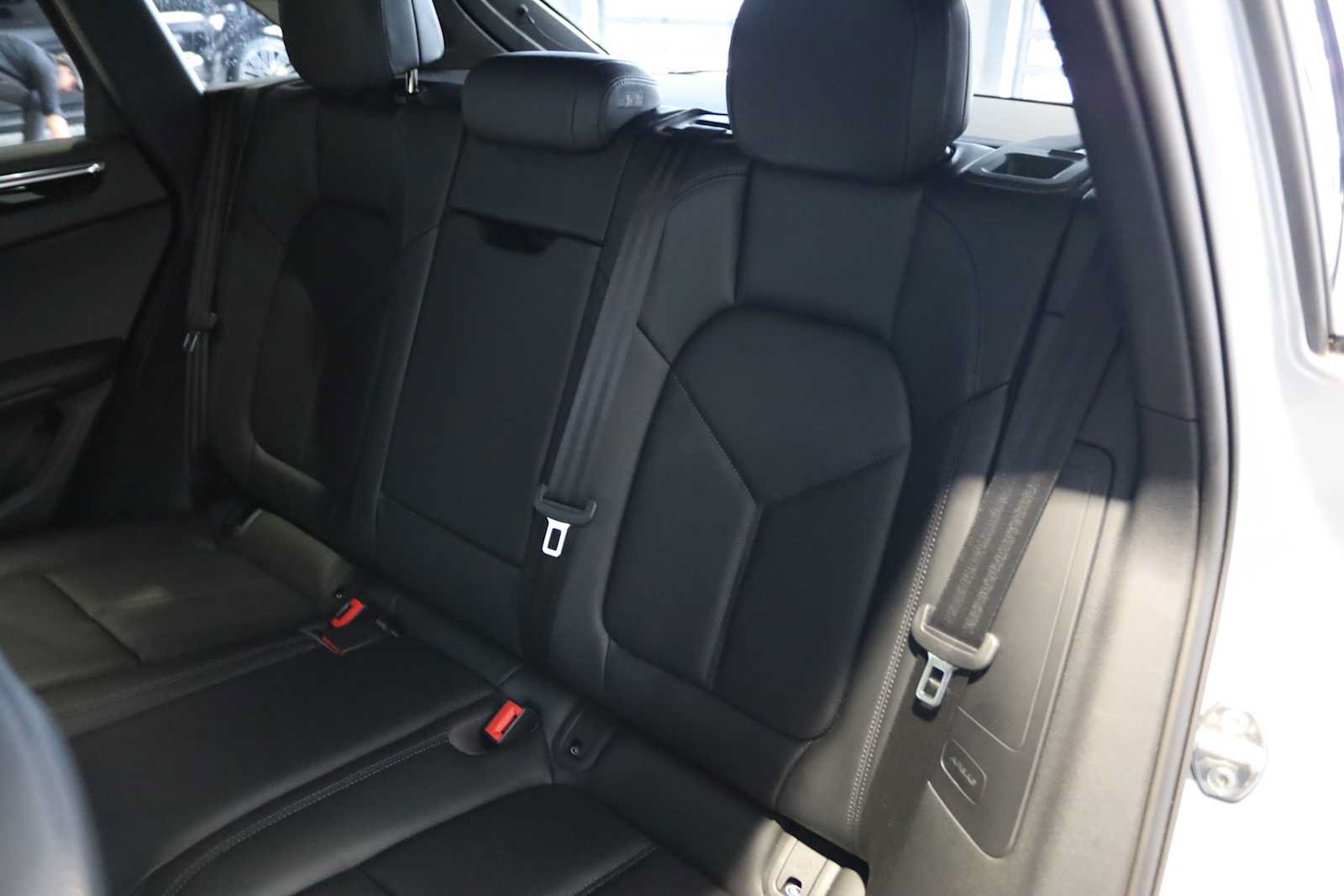 Used 2025 Porsche Macan AWD/4WD image 19