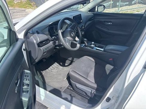 Used 2025 Nissan Sentra SV FWD image 3