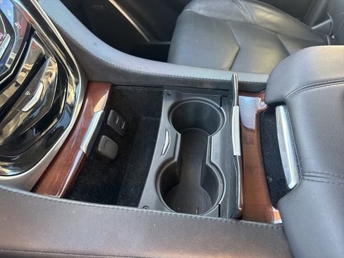 Used 2018 Cadillac Escalade Luxury image 28