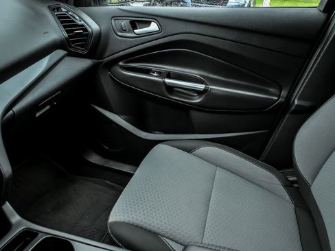 Used 2017 Ford Escape SE w/ SE Cold Weather Package FWD image 23