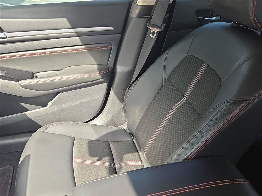 Used 2023 Nissan Altima 2.5 SR FWD image 8