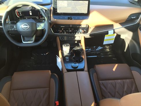 New 2026 Nissan Rogue Platinum w/ Platinum Premium Package image 16