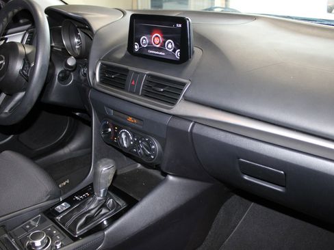 Used 2017 MAZDA MAZDA3 Sport image 22