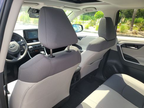 Used 2019 Toyota RAV4 XLE w/ Convenience Package FWD image 14
