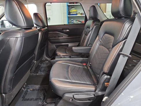 Used 2023 Nissan Pathfinder Platinum w/ Lighting Package (N92) image 9