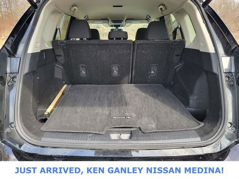 Used 2025 Nissan Rogue SV image 17