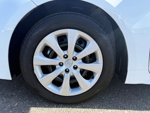 Used 2025 Toyota Corolla LE image 9
