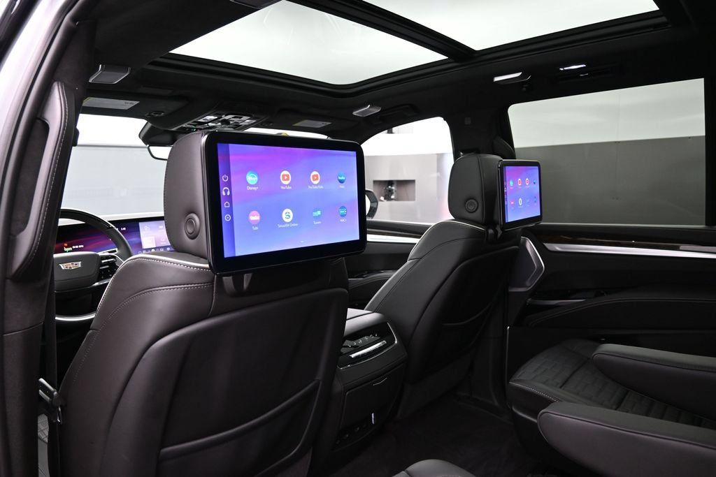 Used 2026 Cadillac Escalade Platinum Sport w/ LPO, ONYX Package AWD/4WD image 33