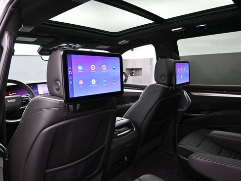 Used 2026 Cadillac Escalade Platinum Sport w/ LPO, ONYX Package AWD/4WD image 33