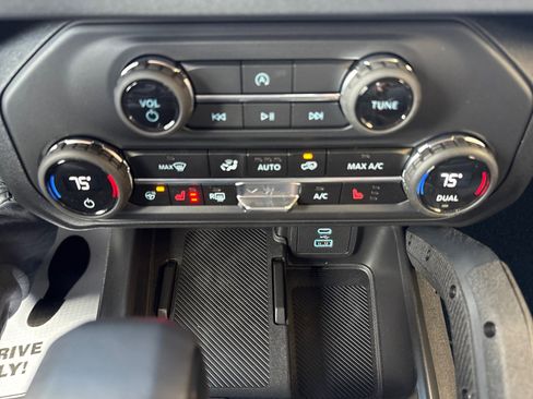 New 2025 Ford Bronco Outer Banks w/ Sasquatch Package image 17