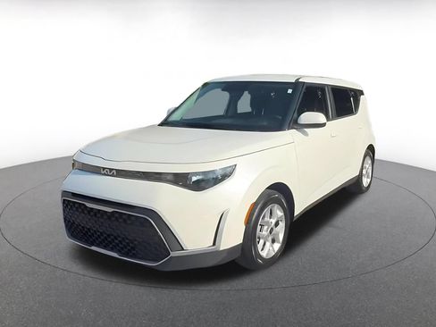 Used 2025 Kia Soul LX w/ LX Technology Package FWD image 6