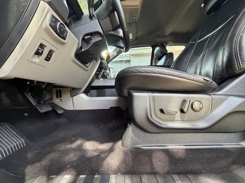 Used 2019 Ford F150 XLT w/ Equipment Group 302A Luxury AWD/4WD image 11