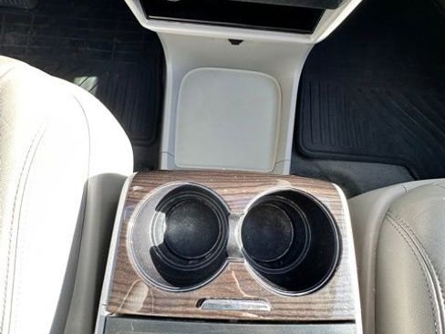 Used 2019 Toyota Sienna XLE w/ XLE Navigation Package image 18