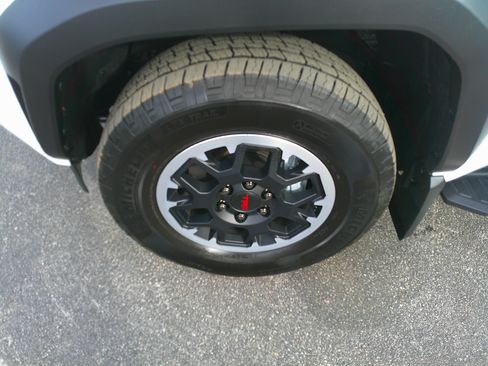 Used 2025 Toyota 4Runner TRD Off-Road Premium image 15