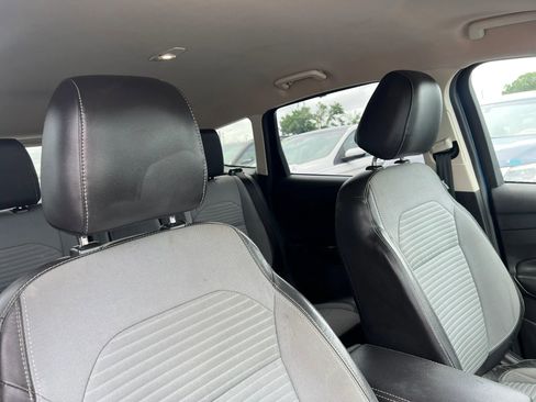 Used 2017 Ford Escape SE w/ SE Sport Appearance Package FWD image 17