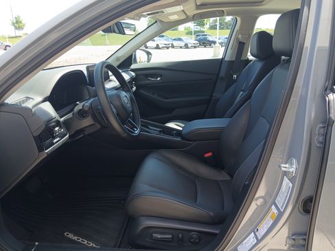 Used 2025 Honda Accord EX-L image 9