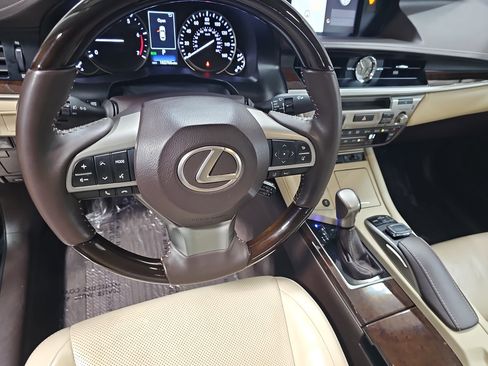 Used 2017 Lexus ES 350 w/ Luxury Package image 17