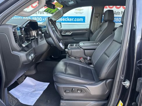 Used 2025 GMC Sierra 1500 SLT AWD/4WD image 24