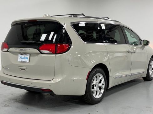Used 2020 Chrysler Pacifica Touring-L Plus w/ Tire & Wheel Group image 4