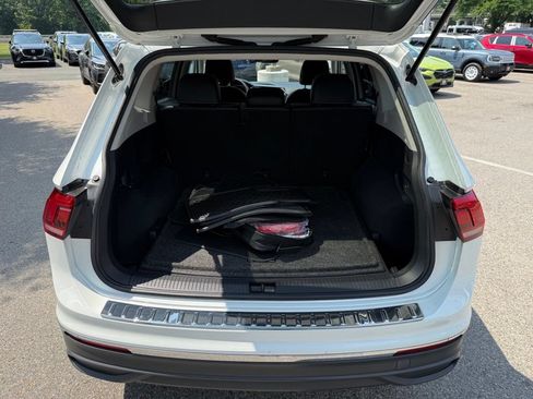 Used 2023 Volkswagen Tiguan SE w/ Panoramic Sunroof Package AWD/4WD image 30
