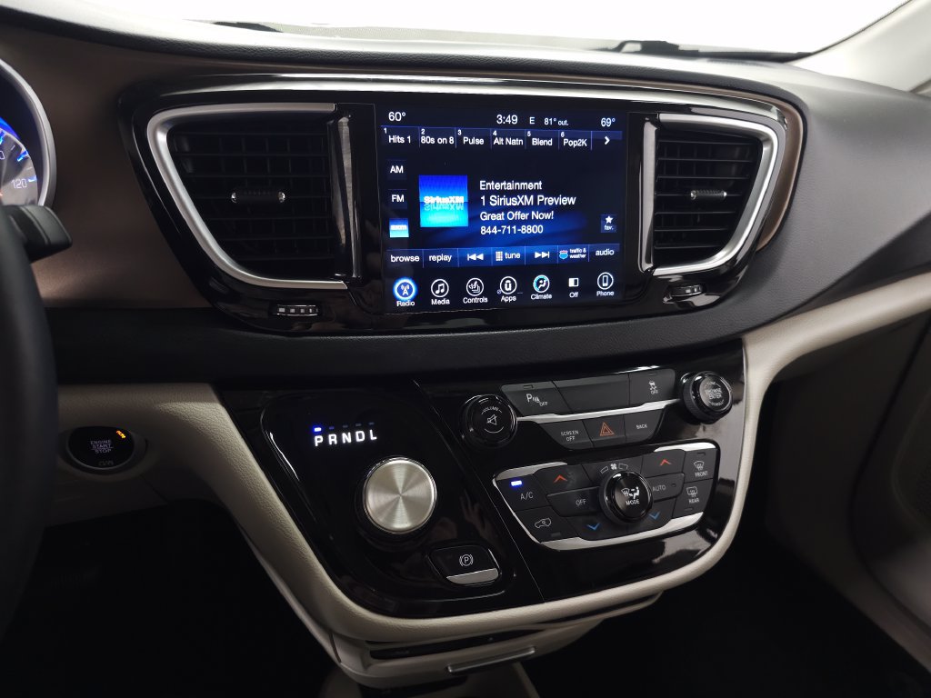 Used 2017 Chrysler Pacifica Touring-L Plus w/ Tire & Wheel Group FWD image 19