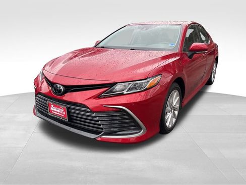 Used 2024 Toyota Camry LE image 2