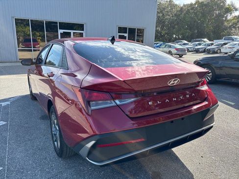Used 2024 Hyundai Elantra SEL image 7